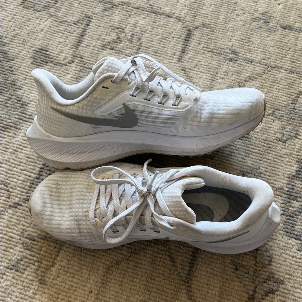 Nike White and Gray Athletic Sneakers air zoom